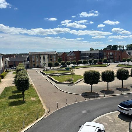 Luxury 2 Bedroom Northampton Townhouse With Balcony Exterior photo