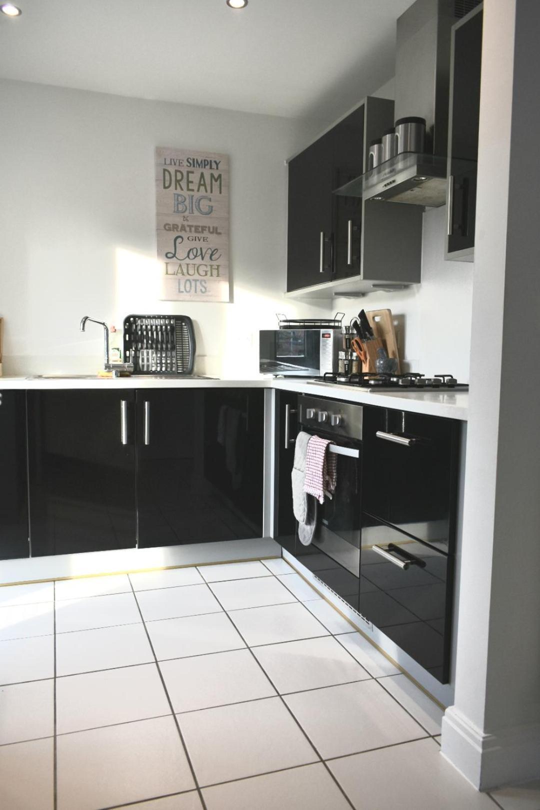 Luxury 2 Bedroom Northampton Townhouse With Balcony Exterior photo